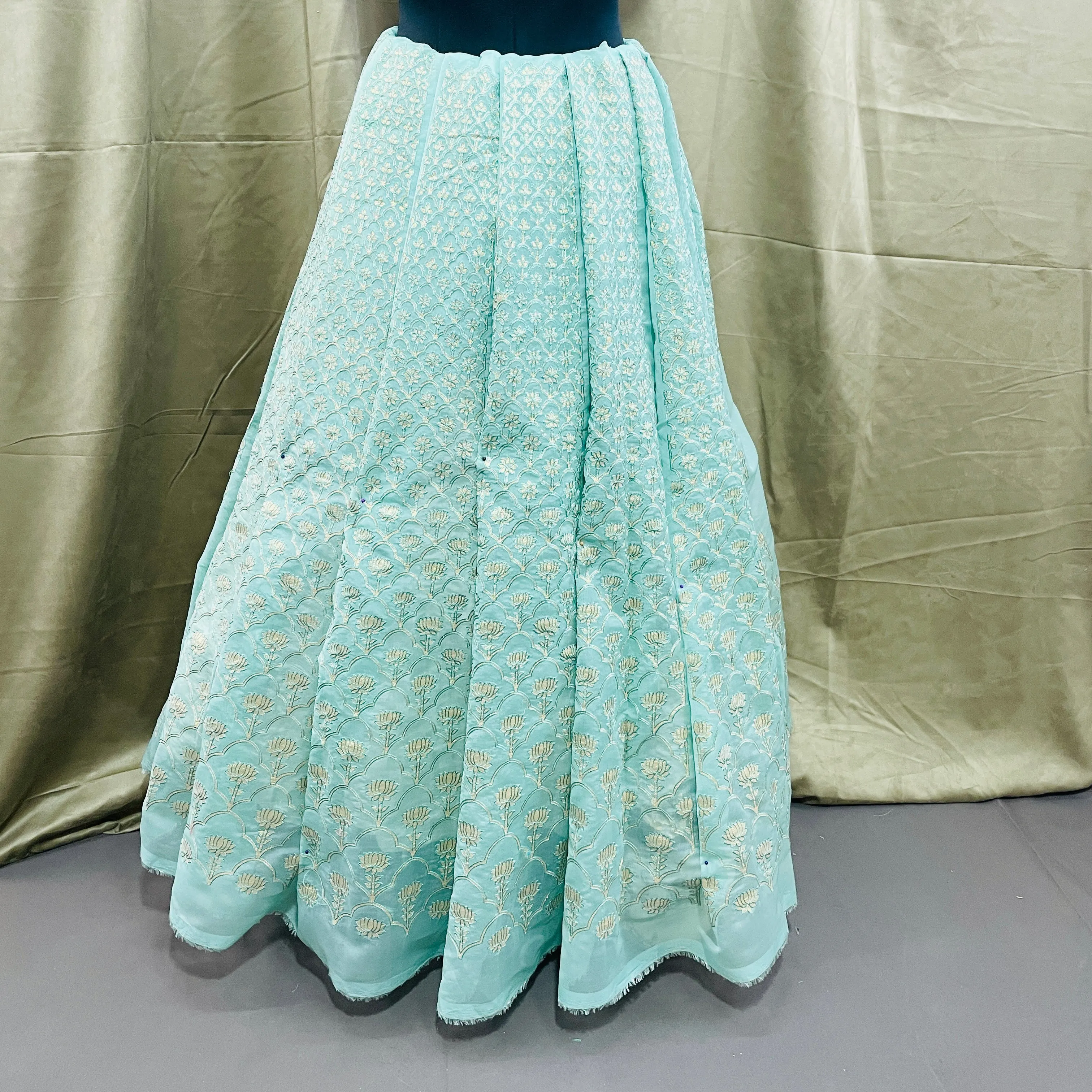 Light Sea Green Floral Sequins Embroidery Organza / 12 Kali