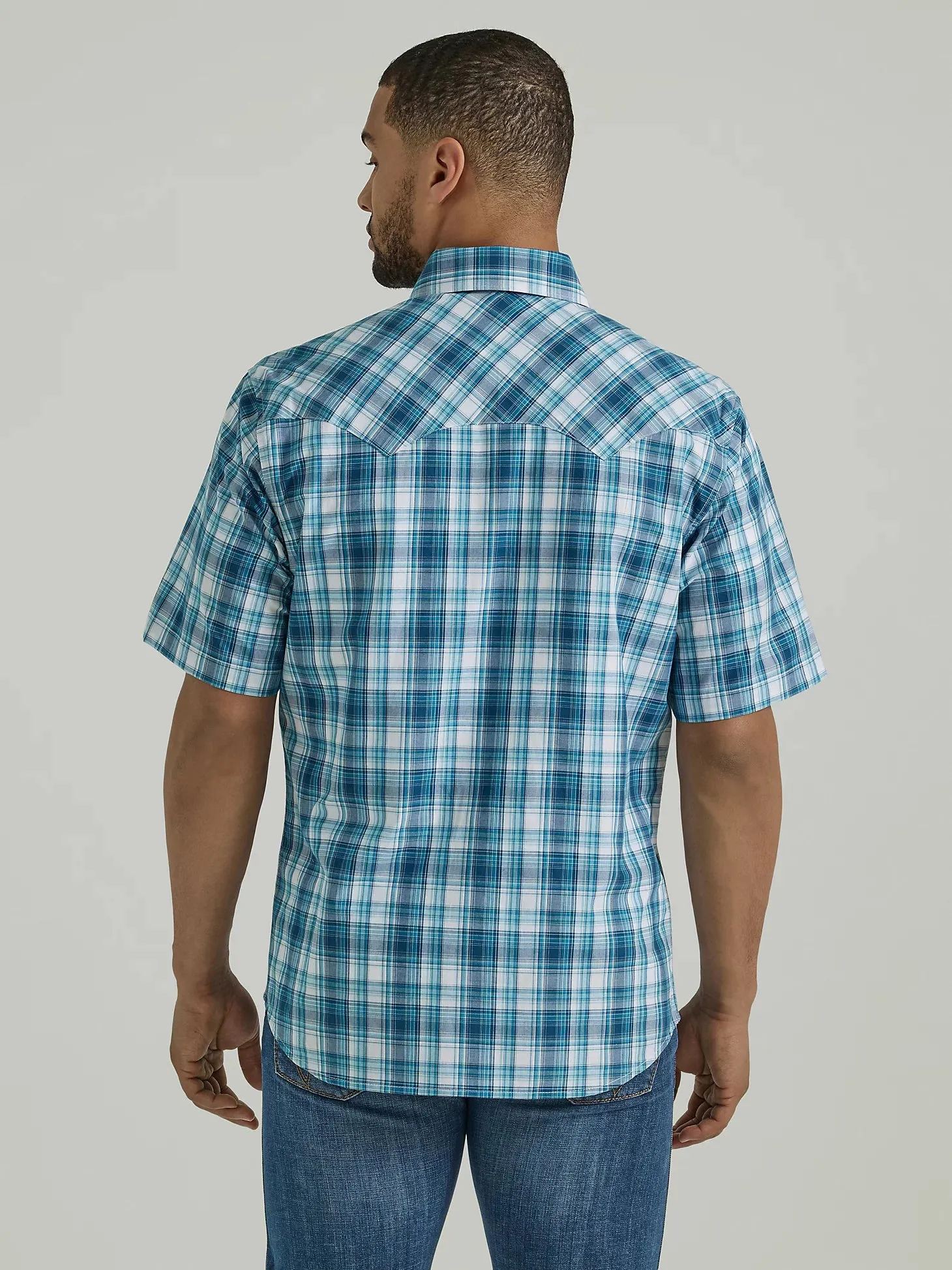 Men's WRANGLER RETRO® SHORT SLEEVE WESTERN SNAP WITH SAWTOOTH FLAP POCKET PLAID SHIRT IN TURQUOISE POP - 112346240