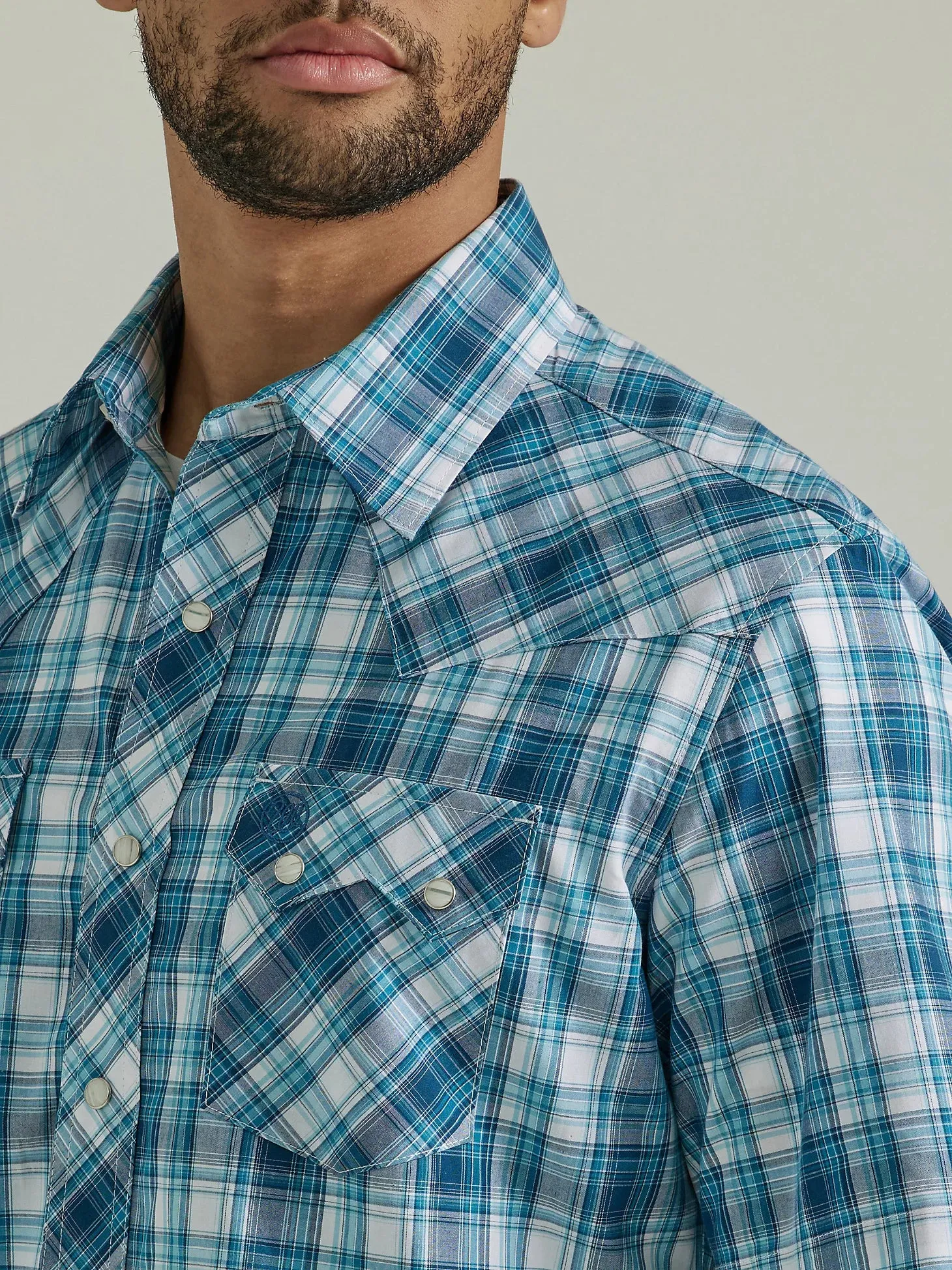 Men's WRANGLER RETRO® SHORT SLEEVE WESTERN SNAP WITH SAWTOOTH FLAP POCKET PLAID SHIRT IN TURQUOISE POP - 112346240