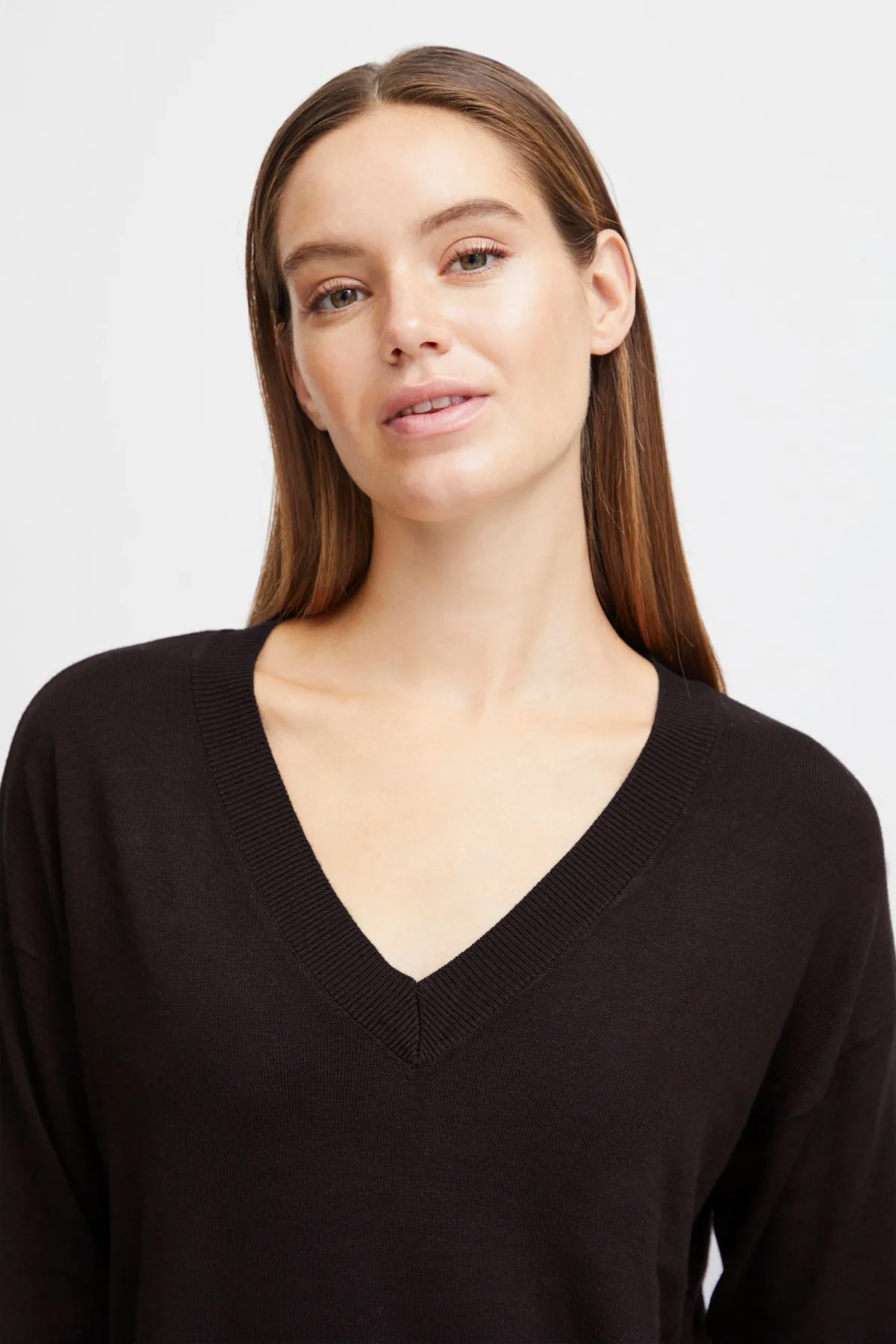 Pimba V-Neck Jumper - Black