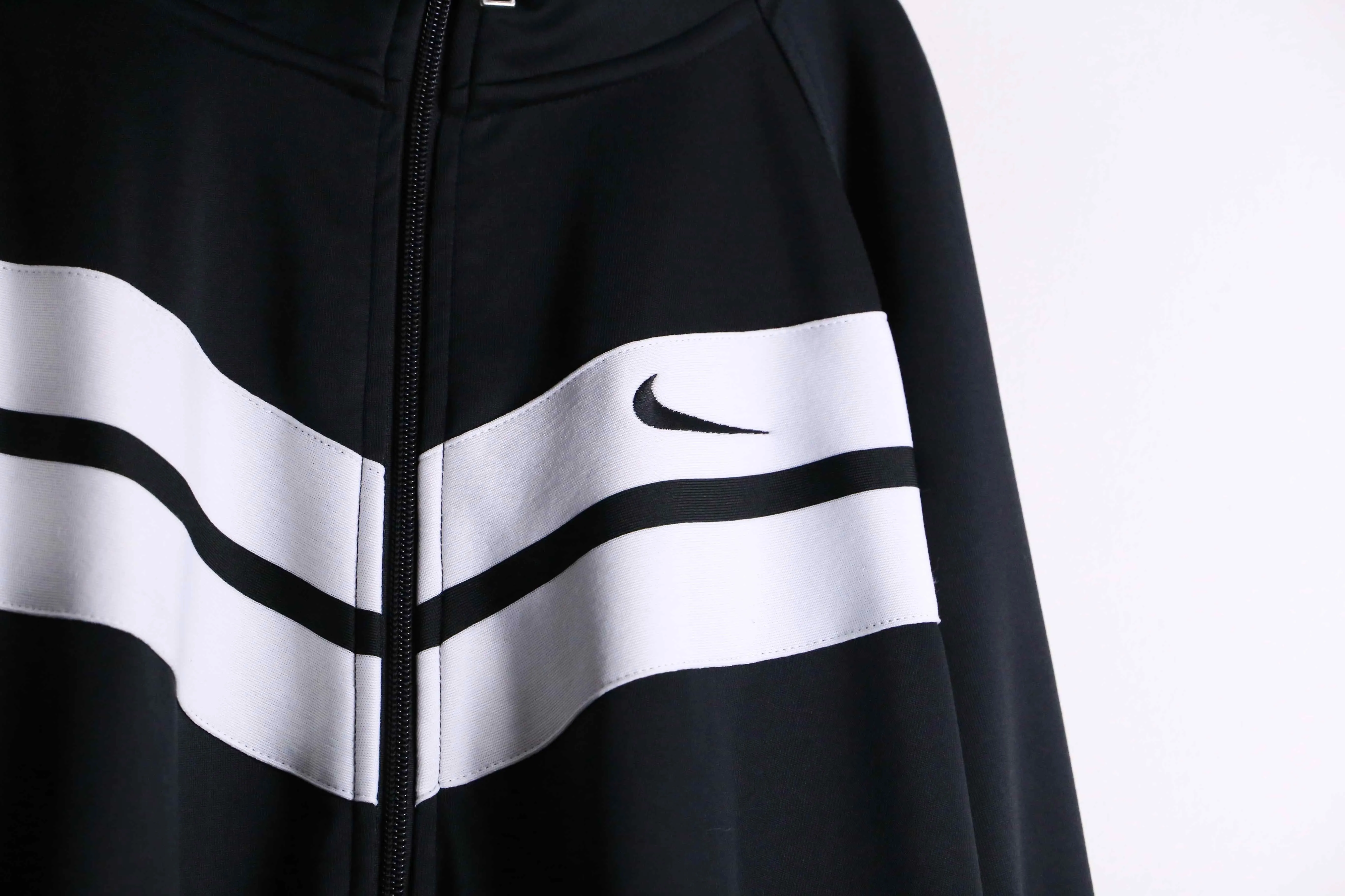 "NIKE" black × white buddy line track jacket