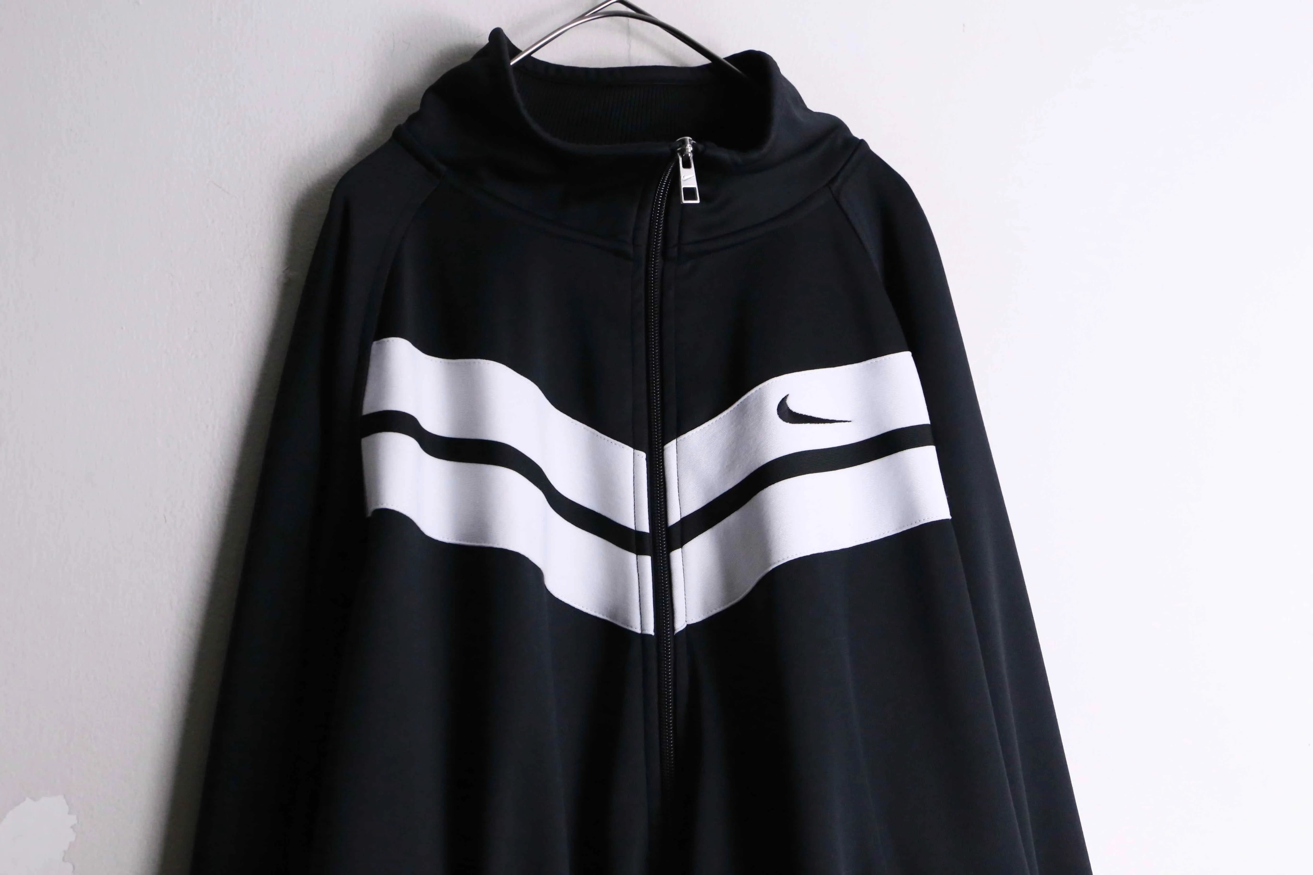 "NIKE" black × white buddy line track jacket